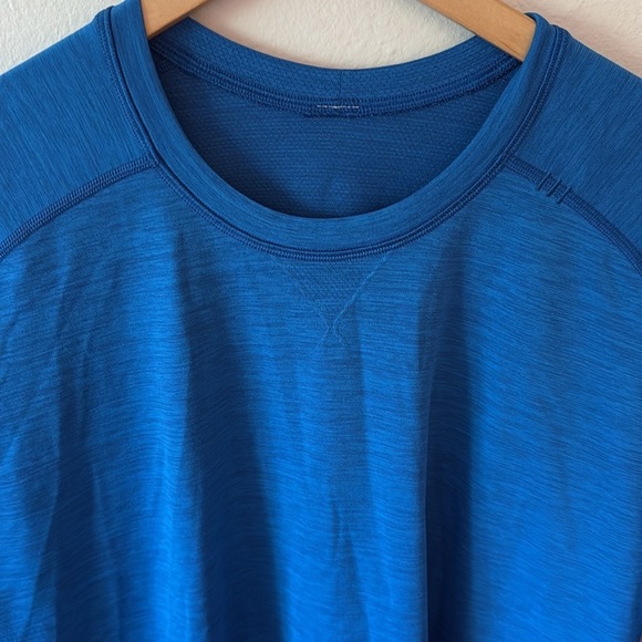 Lululemon sz XL Vent Tech Blue Athletic Workout Outdoor shirt great condition - Picture 2 of 8